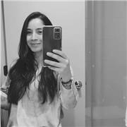 Profesora de yoga, interesada en entregar herramientas y apoyo en el aprendizaje y desarrollo de las emociones en niños